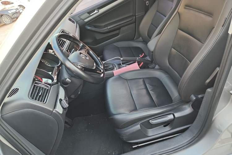 Used Volkswagen Sagitar 2017 230TSI Automatic Comfort Version
