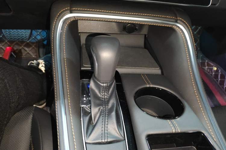 Used Toyota Avalon 2024 Dual-Motor 2.0L Luxury Edition
