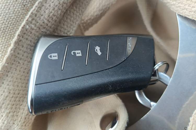 Used Lexus ES 2015 300h Comfort Edition
