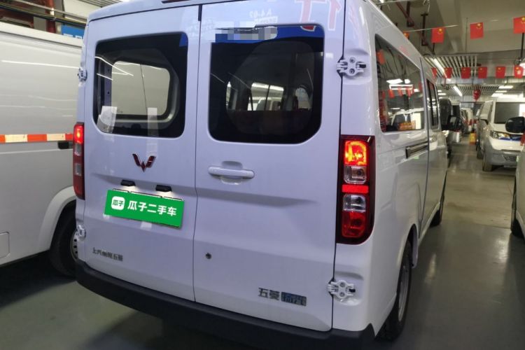 Used Wuling Yangguang 2024 300KM Comfort Version Passenger Van 75kW
