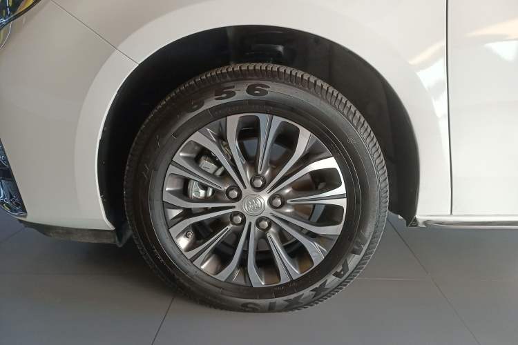 Used Buick GL8 2023 Land Executive Class 652T Luxury Model
