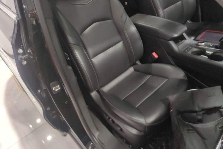 Used Cadillac XT4 2018 28T Two-Wheel Drive Leading Version
