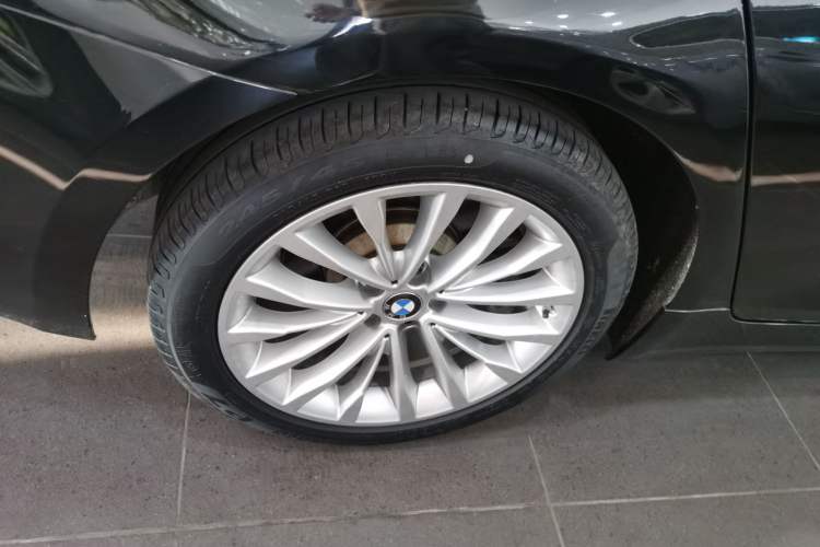 Used BMW 5 Series 2019 Facelifted 525Li Luxury Package
