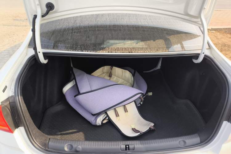 Used Volkswagen Lavida 2015 1.6L Manual Comfort Edition
