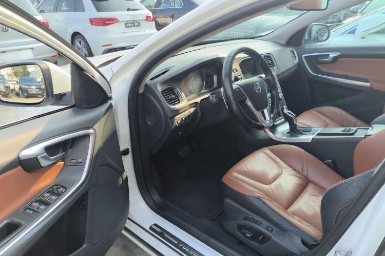 Used Volvo V60 2014 Restyled T5 Zhiya Edition