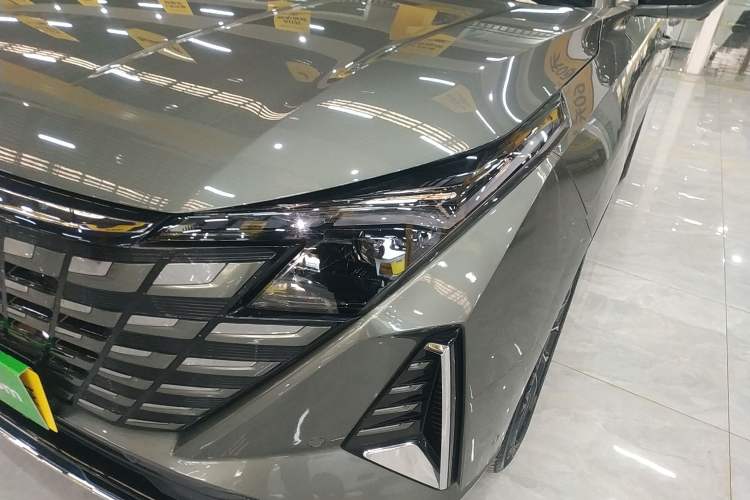 Used Changan UNI-Z New Energy 2024 Blue Whale Smart Electric iDD 125km Excellence Model
