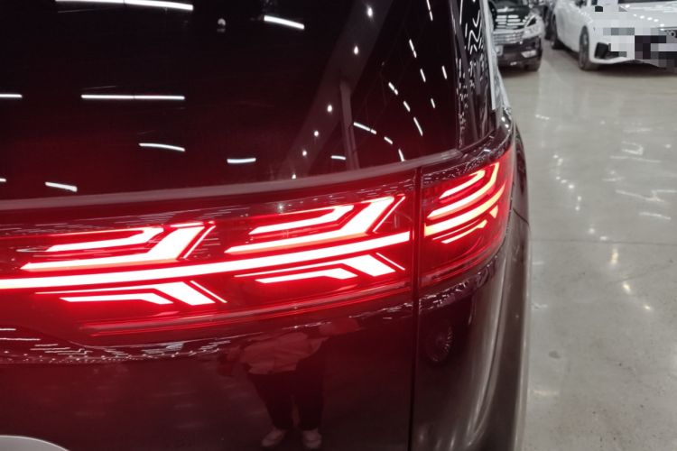 Used Denza D9 2025 DM-i Intelligent Drive 1020 Four-Wheel Drive Flagship Model
