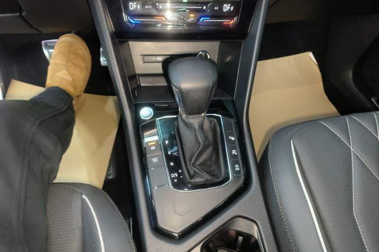 Used Volkswagen Tiguan L 2022 330TSI Automatic Two-Wheel Drive R-Line Enhanced Edition
