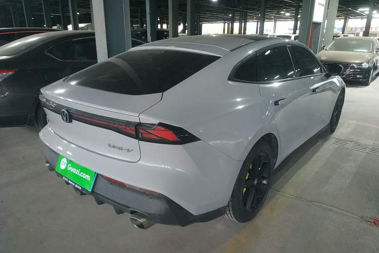 Used Changan UNI-V 2022 1.5T Prestige Version
