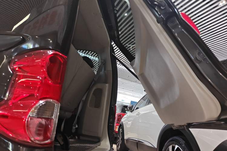 Used Nissan NV200 2014 1.6L CVT Luxury Model China IV Standard
