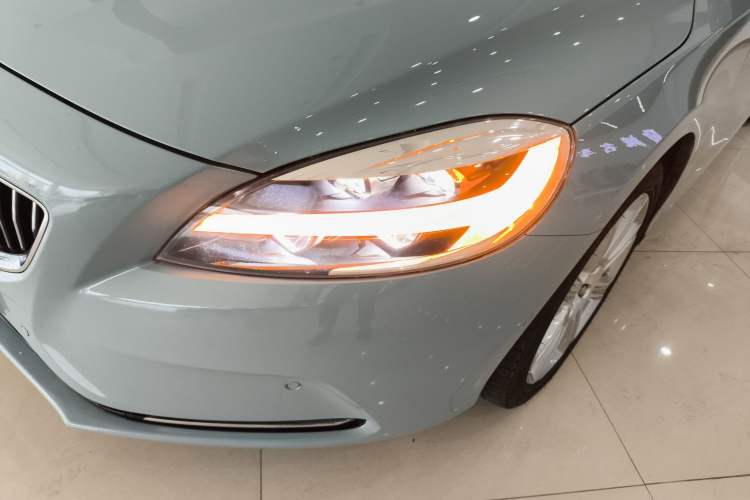 Used Volvo V40 2018 T4 Zhiya Edition
