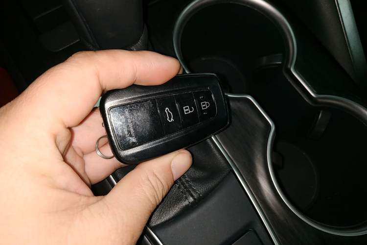 Used Toyota Camry 2021 2.0G Luxury Edition
