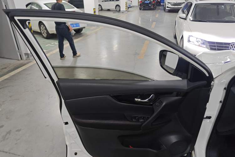 Used Nissan Qashqai 2016 2.0L CVT Elite Edition
