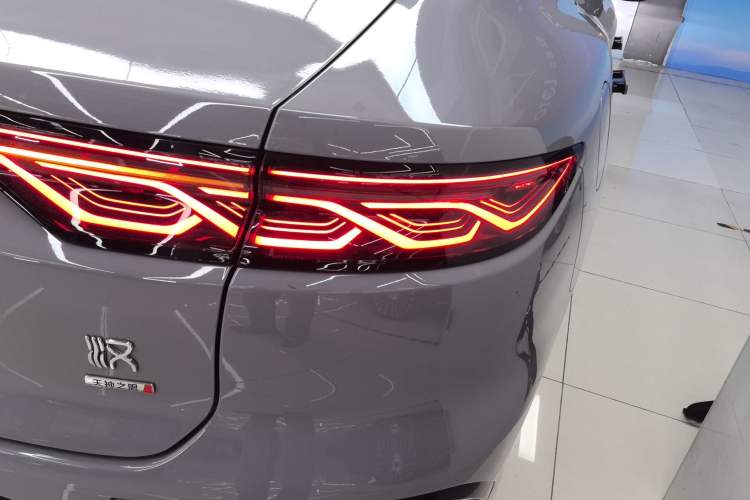 Used BYD Han 2025 DM-i Intelligent Driving Edition 125KM LiDAR Flagship Model
