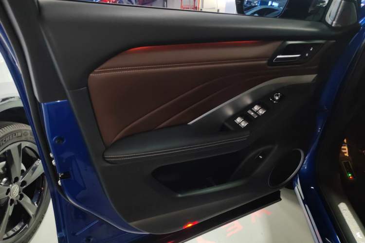 Used Wey VV6 2018 2.0T Two-Wheel-Drive Ultra-Luxury Version China V Standard
