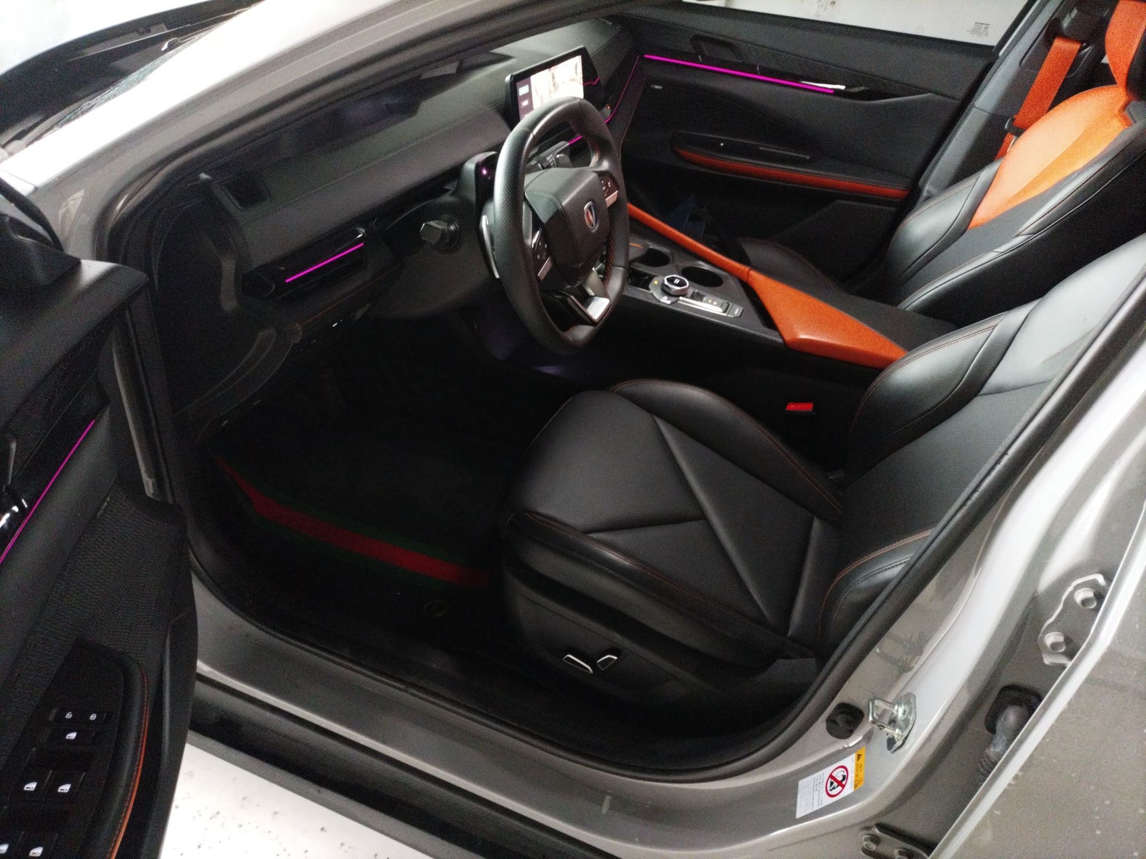 Переднее сиденье в автомобиле