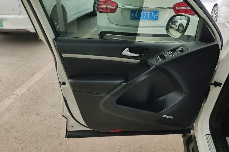 Used Volkswagen Tiguan 2013 2.0 TSI Automatic All-Wheel-Drive Flagship Edition
