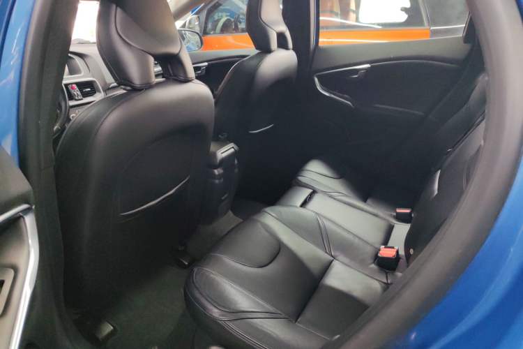 Used Volvo V40 2016 T3 Zhiyi Edition
