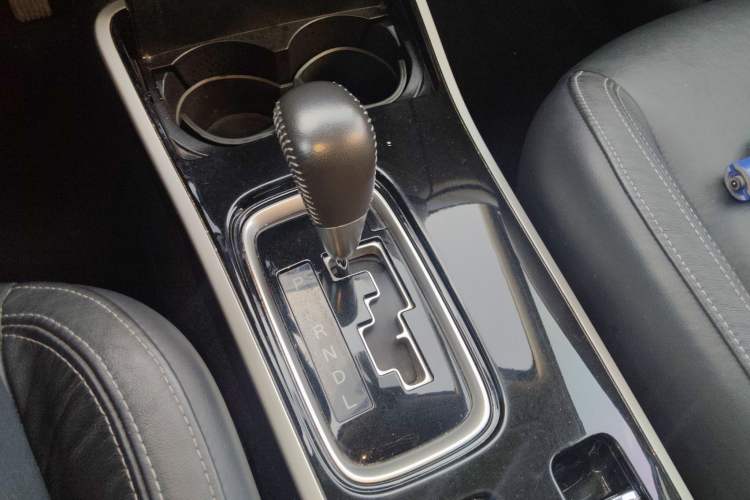 Used Mitsubishi Outlander 2019 2.4L 4x4 Zhi Xiang Edition 5 Seats China V Emission Standard
