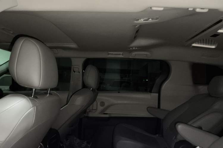 Used Toyota Granvia 2023 2.5L Hybrid Comfort Edition