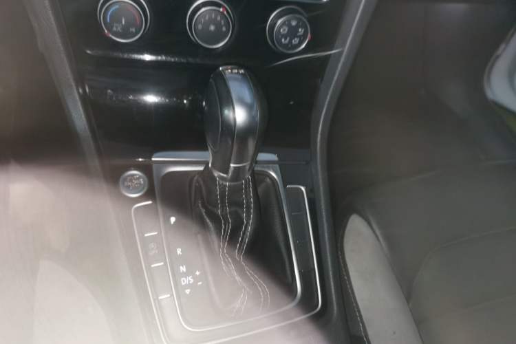 Used Volkswagen Golf 2017 280TSI Automatic R-Line Million-Vehicle Commemorative Edition
