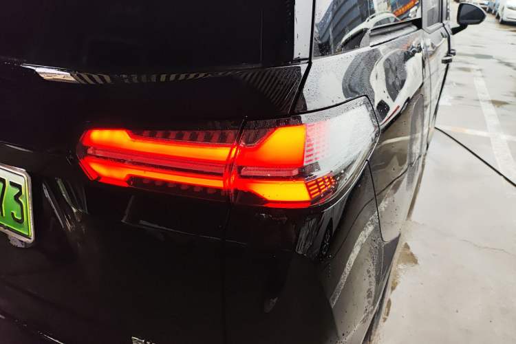 Used Wuling Wuling Starlight 730 2025 Model Plug-in Hybrid 125km Luxury Edition
