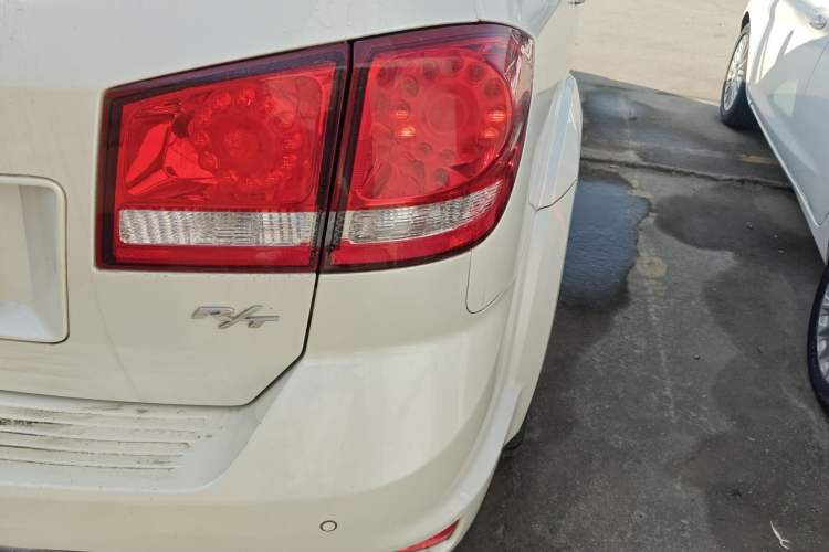 Used Dodge Journey 2013 2.4L Two-Wheel Drive Luxury Version
