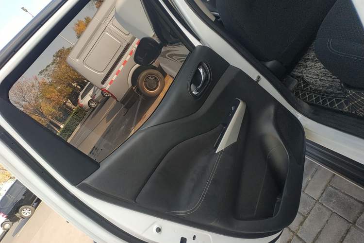 Used Nissan Navara 2017 2.5L Automatic 2WD Luxury Edition QR25