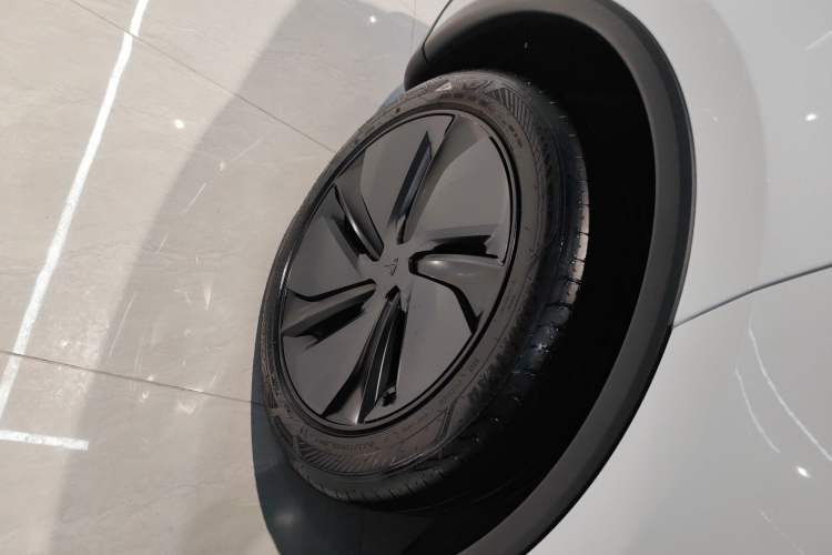 Used Tesla Model Y 2025 Rear-Wheel Drive First Edition