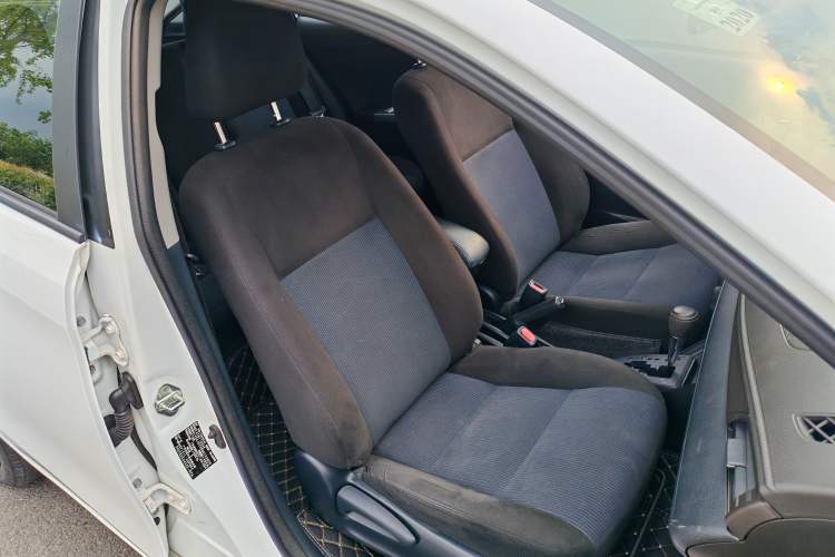 Used Toyota YARiS L 2015 1.5E Automatic Charm Edition
