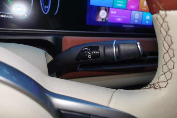 Used ORA Good Cat 2023 401 km Standard Range Luxury Version Lithium Iron Phosphate