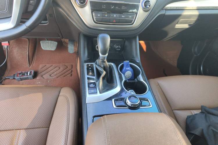 Used Changan CS95 2017 2.0T Two-Wheel Drive Zhiyuan Edition
