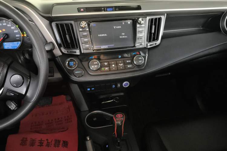 Used Toyota RAV4 2016 2.0L CVT Two-Wheel Drive Fashion Edition China V Standard
