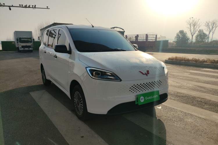 Used Wuling Hongguang New Energy 2025 Extended-Range Hybrid 50 km Standard Version
