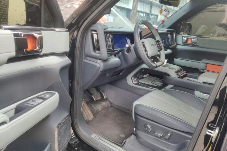 Used Formula Leopard Leopard 5 2023 Navigator Edition
