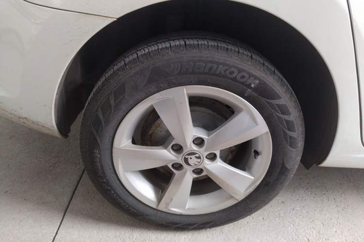 Used Skoda Rapid Spaceback 2014 1.6L Automatic Enjoyment Edition