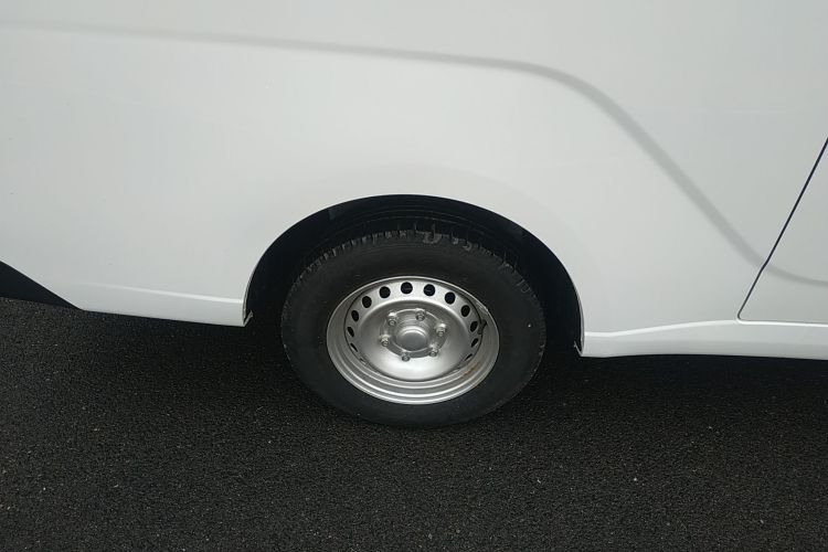 Used Wuling Yangguang 2024 300KM Comfort Version Passenger Van 75kW
