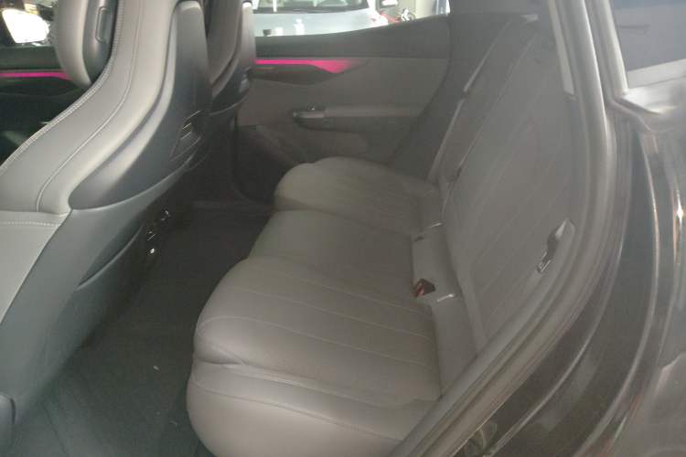 Used Lynk & Co 07 2024 EM-P 126 Long-Range Halo
