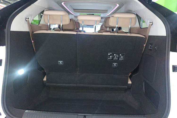 Used XPeng X9 2025 740 Ultra-Long Range Max