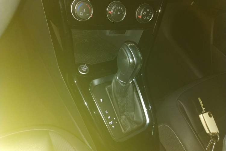 Used Volkswagen T-ROC 2018 280TSI DSG Two-Wheel Drive Comfort Version China VI Standard
