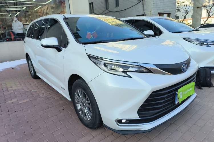 Used Toyota Sienna 2023 2.5L Hybrid Comfort Edition
