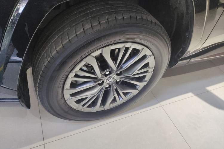 Used Toyota Wildlander 2024 2.0L CVT 4x4 Luxury PLUS Edition