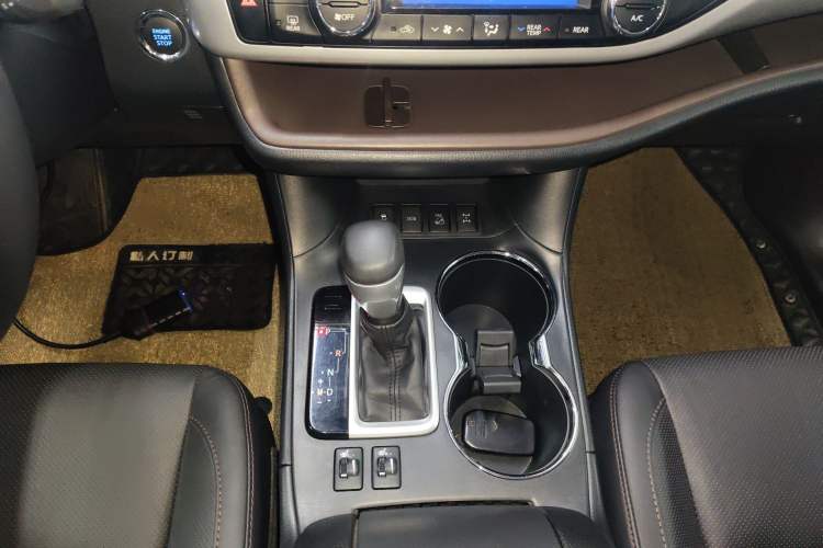 Used Toyota Highlander 2015 2.0T Four-Wheel Drive Luxury Edition 7-Seater
