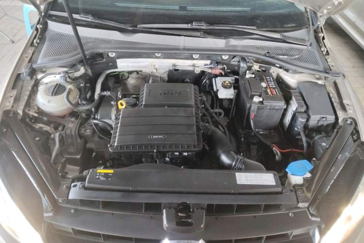 Used Volkswagen Golf 2016 1.6L Automatic Fashion Model
