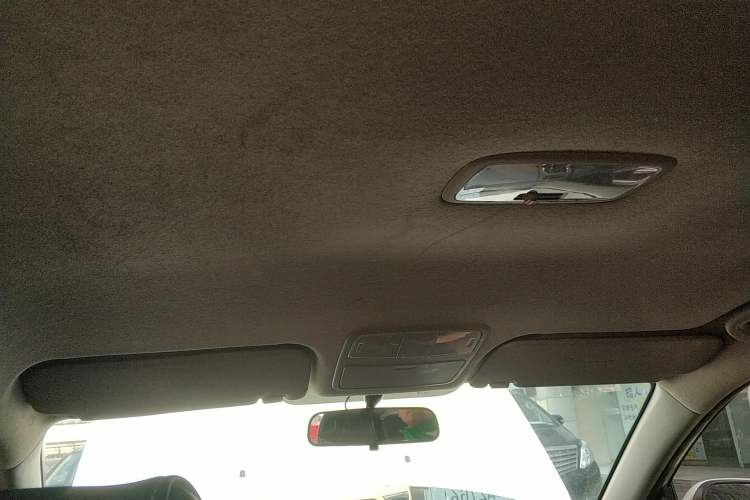 Used Hyundai Celesta 2015 1.6L Automatic Comfort Model
