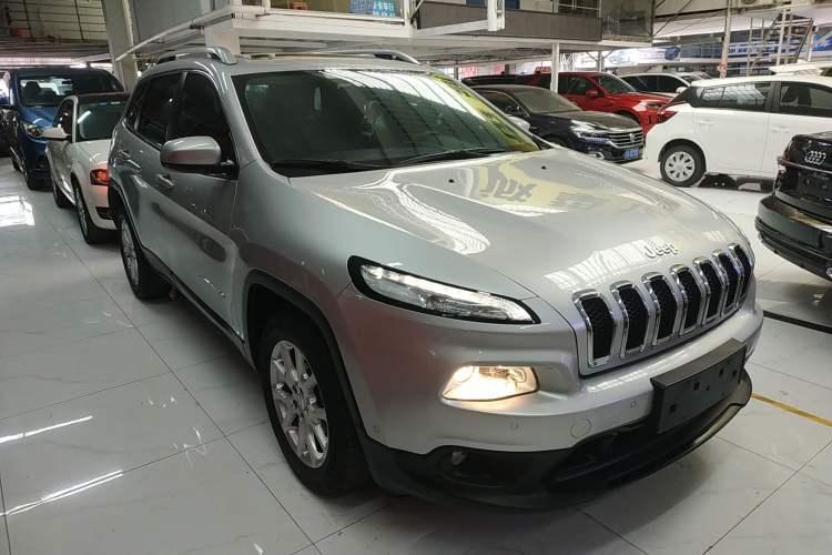Used  Cherokee 2016 2.0L Superior Edition

