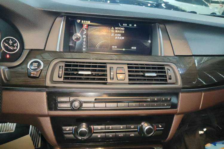 Used BMW 5 Series 2014 525Li Luxury Design Package
