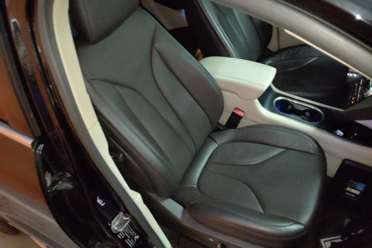 Used Lincoln MKC 2017 2.0T Two-Wheel-Drive Luxury Edition
