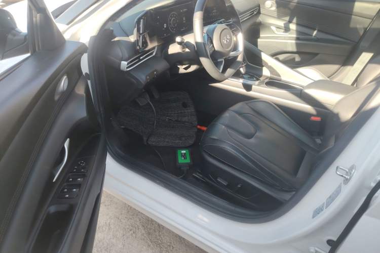 Used Hyundai Elantra 2022 1.5L CVT LUX Prestige Edition