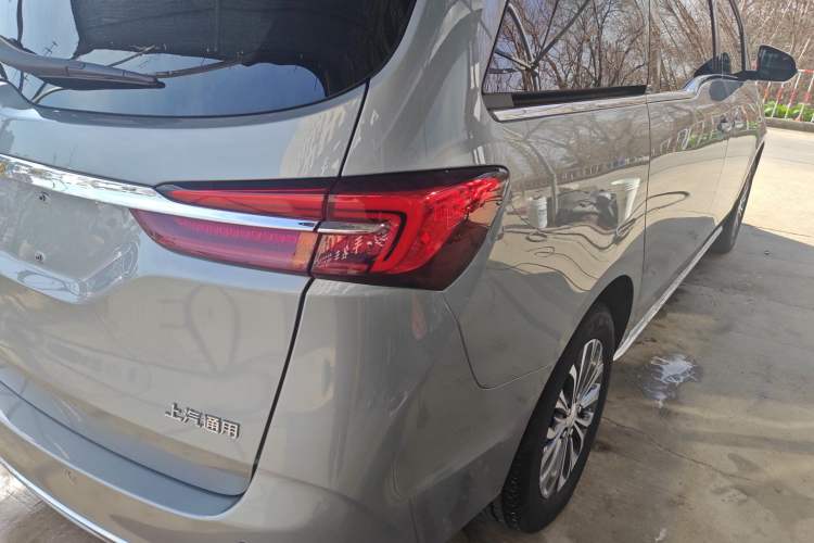 Used Buick GL8 2023 Facelifted Land Cruiser Executive Luxury Version
